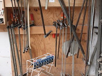 Lijmtangen in diverse maten en uitvoeringen. ruim 25 stuks w.o. lengte 80 en 130 cm. - afbeelding 2 van  2