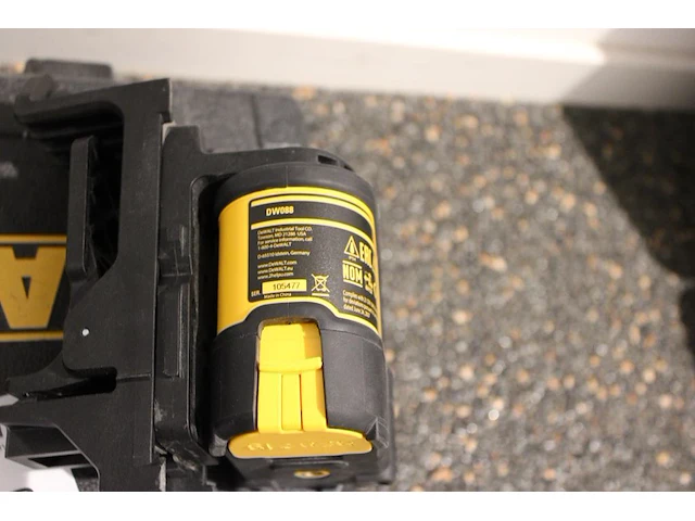 Lijnlaser dewalt tw088 met muurbeugel in kunststoffen koffer. - afbeelding 4 van  4