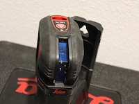 Lijnlaser leica lino p5 op houder in kunststoffen koffer. - afbeelding 2 van  2