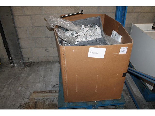 Lijnverlichtingsonderdelen w.o. lijnen, ophangprodukten en lampen - afbeelding 1 van  2