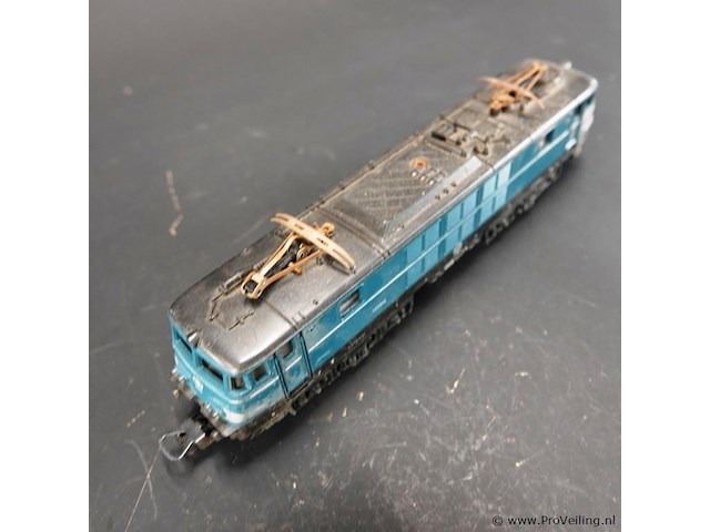 Lima (artikelnummer 150012 / referentie 208027), gemodelleerd naar de reeks 15 (type 150) 'tricourant' e-loc van de belgische spoorwegen (nmbs/sncb) - afbeelding 4 van  5