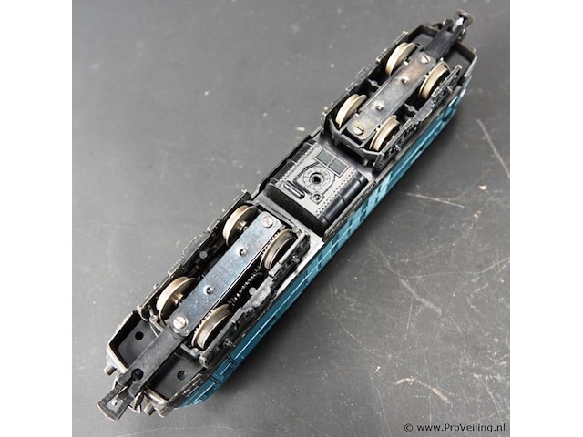 Lima (artikelnummer 150012 / referentie 208027), gemodelleerd naar de reeks 15 (type 150) 'tricourant' e-loc van de belgische spoorwegen (nmbs/sncb) - afbeelding 5 van  5