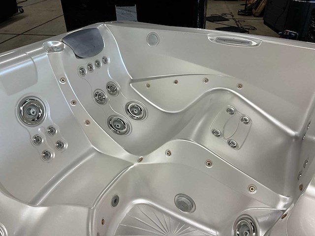 Limelight hottubs jacuzzi - afbeelding 12 van  16