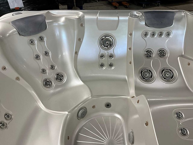 Limelight hottubs jacuzzi - afbeelding 14 van  16