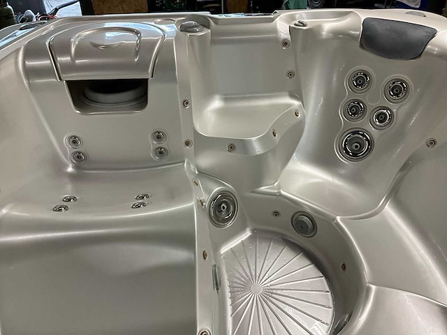 Limelight hottubs jacuzzi - afbeelding 16 van  16
