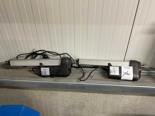 Linak 363a85-2h300b24 liniaire actuator (2x) - afbeelding 1 van  2