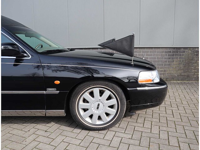 Lincoln - fm88 town car begrafenisauto - uitvaartauto - afbeelding 2 van  43
