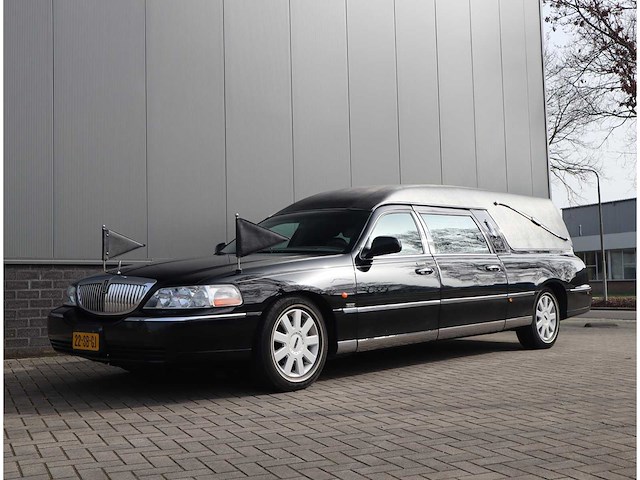 Lincoln - fm88 town car begrafenisauto - uitvaartauto - afbeelding 1 van  43