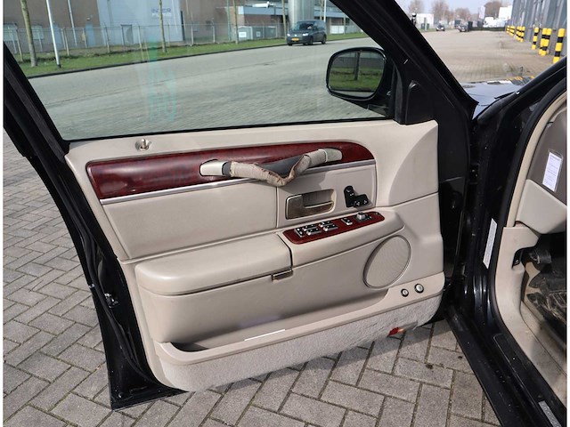 Lincoln - fm88 town car begrafenisauto - uitvaartauto - afbeelding 16 van  43