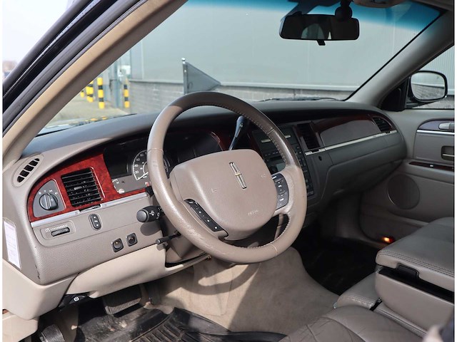 Lincoln - fm88 town car begrafenisauto - uitvaartauto - afbeelding 17 van  43