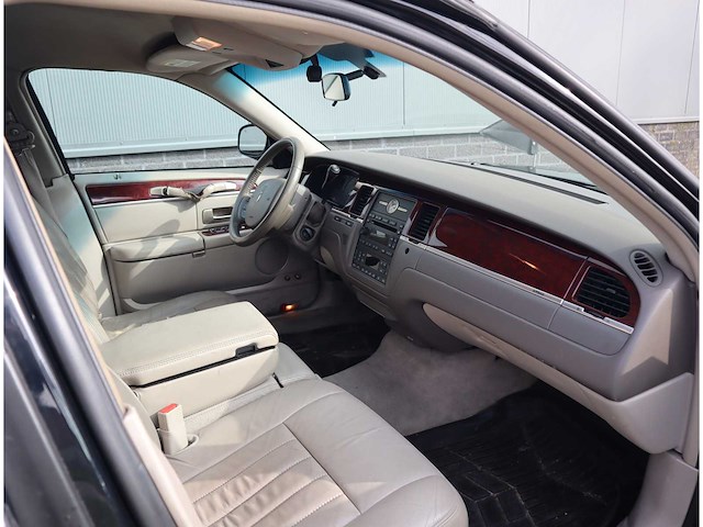 Lincoln - fm88 town car begrafenisauto - uitvaartauto - afbeelding 21 van  43