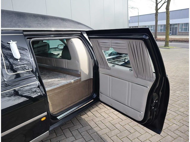 Lincoln - fm88 town car begrafenisauto - uitvaartauto - afbeelding 22 van  43