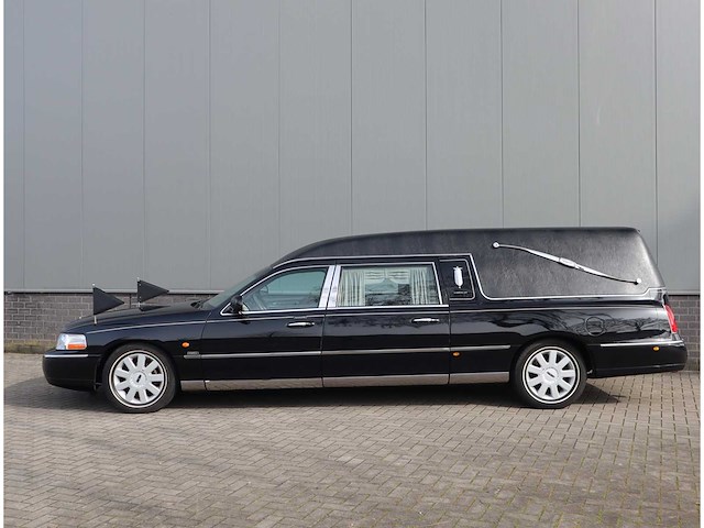 Lincoln - fm88 town car begrafenisauto - uitvaartauto - afbeelding 12 van  43