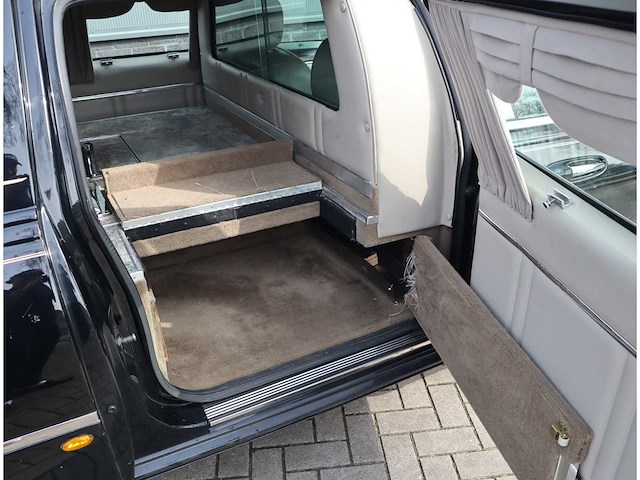 Lincoln - fm88 town car begrafenisauto - uitvaartauto - afbeelding 24 van  43