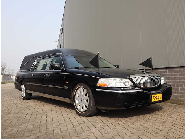Lincoln - fm88 town car begrafenisauto - uitvaartauto - afbeelding 41 van  43