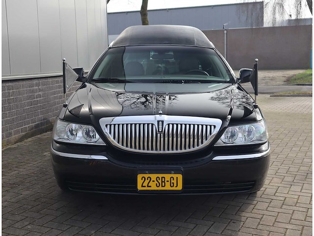 Lincoln - fm88 town car begrafenisauto - uitvaartauto - afbeelding 42 van  43