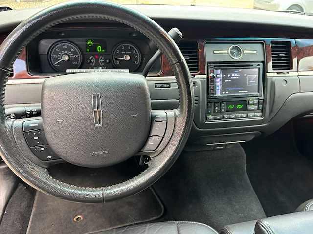Lincoln - town car - lijkwagen - 2007 - 21-zkp-6 - personenauto - afbeelding 5 van  28
