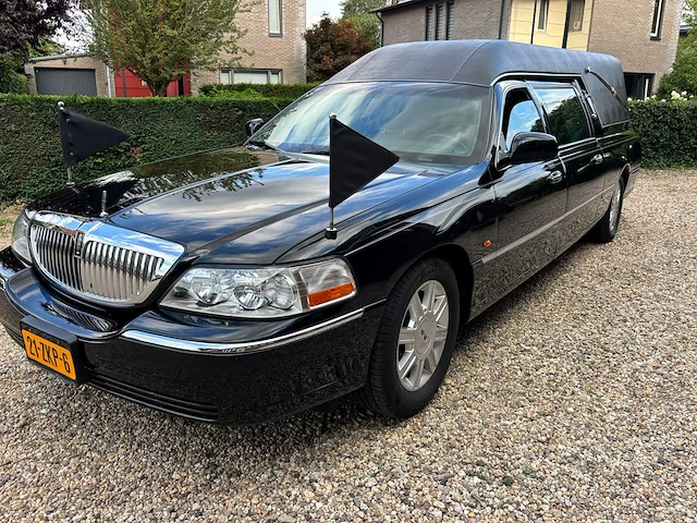 Lincoln - town car - lijkwagen - 2007 - 21-zkp-6 - personenauto - afbeelding 1 van  28