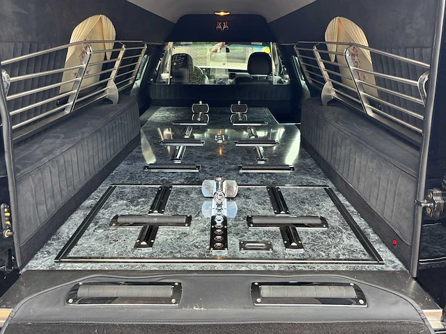 Lincoln - town car - lijkwagen - 2007 - 21-zkp-6 - personenauto - afbeelding 19 van  28