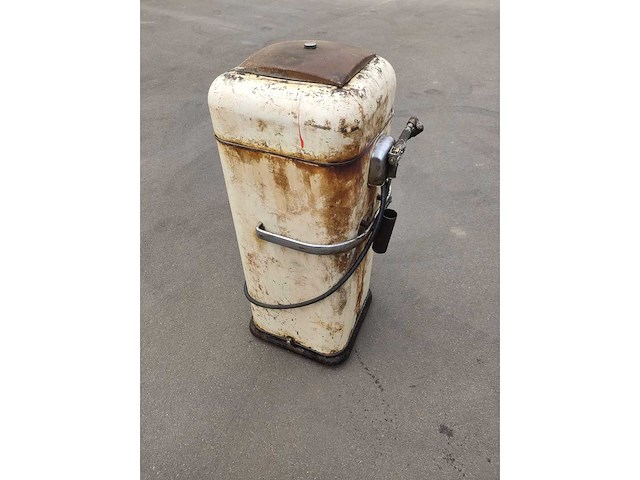 Lincoln chassis lubri gun vintage vetsmeersysteem - afbeelding 1 van  2