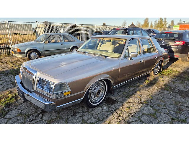 Lincoln continental 5.0 v8 1985 - afbeelding 1 van  14