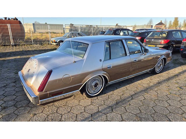 Lincoln continental 5.0 v8 1985 - afbeelding 3 van  9