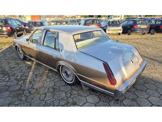 Lincoln continental 5.0 v8 1985 - afbeelding 4 van  9