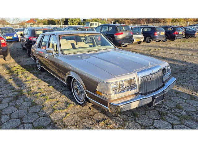 Lincoln continental 5.0 v8 1985 - afbeelding 5 van  9