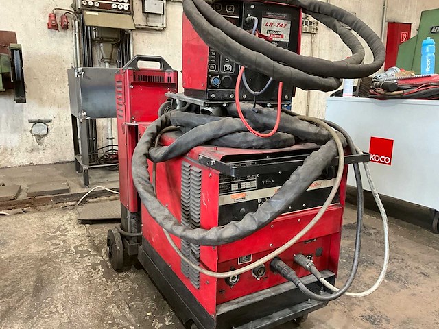 Lincoln electric cv-400 mig lasapparaat met draadvoorunit en koeling - afbeelding 11 van  14