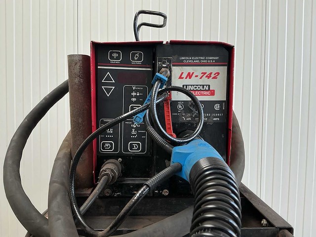 Lincoln electric cv400-i lasapparaat - afbeelding 1 van  4