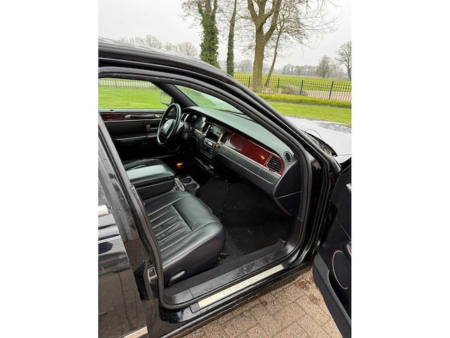 Lincoln town car - 4.6 signature limousine, automaat, x-557-gz - afbeelding 1 van  7