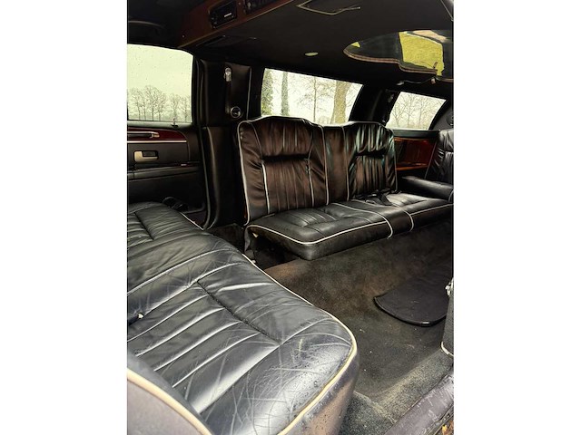 Lincoln town car - 4.6 signature limousine, automaat, x-557-gz - afbeelding 2 van  7