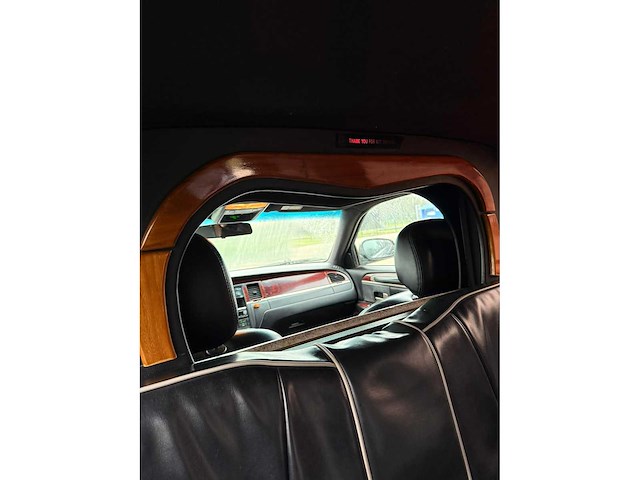 Lincoln town car - 4.6 signature limousine, automaat, x-557-gz - afbeelding 2 van  22