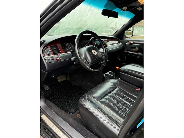 Lincoln town car - 4.6 signature limousine, automaat, x-557-gz - afbeelding 3 van  22