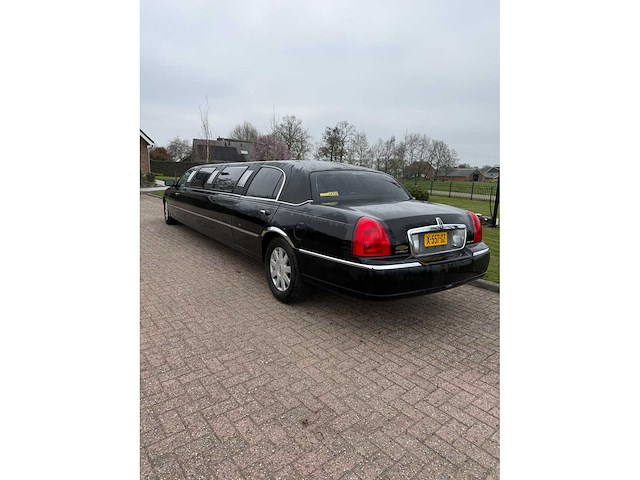 Lincoln town car - 4.6 signature limousine, automaat, x-557-gz - afbeelding 12 van  22