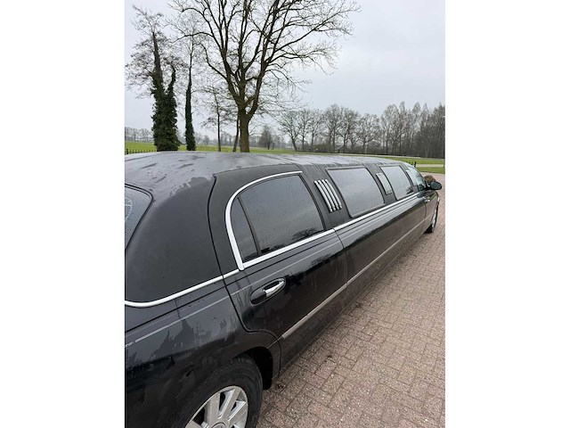 Lincoln town car - 4.6 signature limousine, automaat, x-557-gz - afbeelding 17 van  22