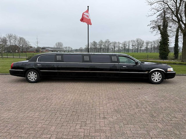 Lincoln town car - 4.6 signature limousine, automaat, x-557-gz - afbeelding 18 van  22