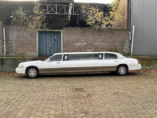 Lincoln town car 4.6 v8 signature (limousine) 204pk 2003, 62-ng-xn youngtimer - afbeelding 20 van  51