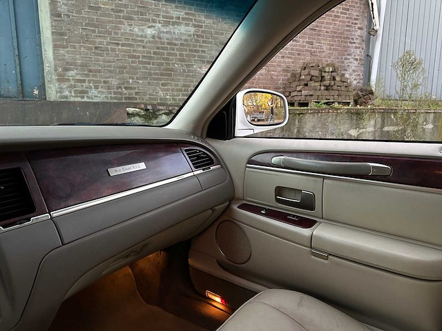 Lincoln town car 4.6 v8 signature (limousine) 204pk 2003, 62-ng-xn youngtimer - afbeelding 31 van  51