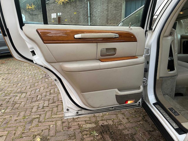 Lincoln town car 4.6 v8 signature (limousine) 204pk 2003, 62-ng-xn youngtimer - afbeelding 34 van  51
