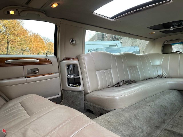 Lincoln town car 4.6 v8 signature (limousine) 204pk 2003, 62-ng-xn youngtimer - afbeelding 45 van  51