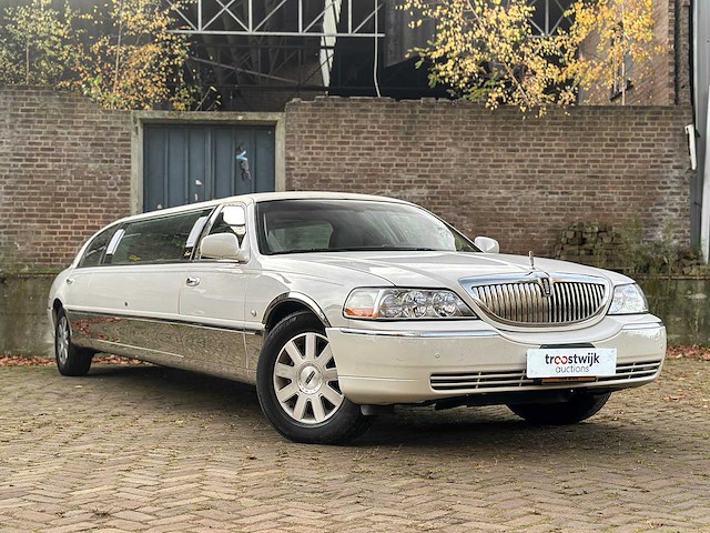 Lincoln town car 4.6 v8 signature (limousine) 204pk 2003, 62-ng-xn youngtimer - afbeelding 6 van  51