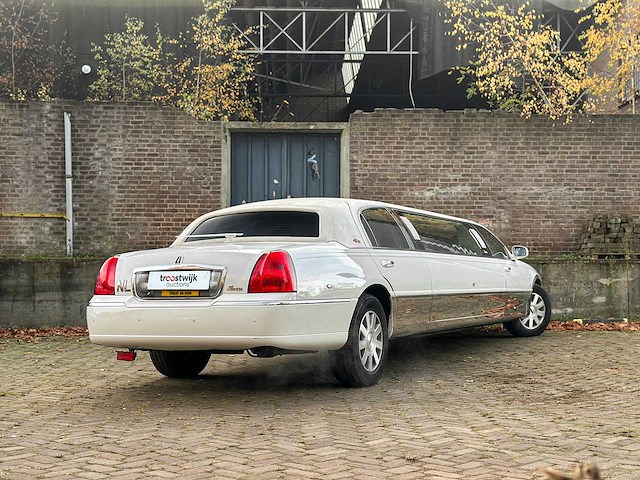Lincoln town car 4.6 v8 signature (limousine) 204pk 2003, 62-ng-xn youngtimer - afbeelding 14 van  51