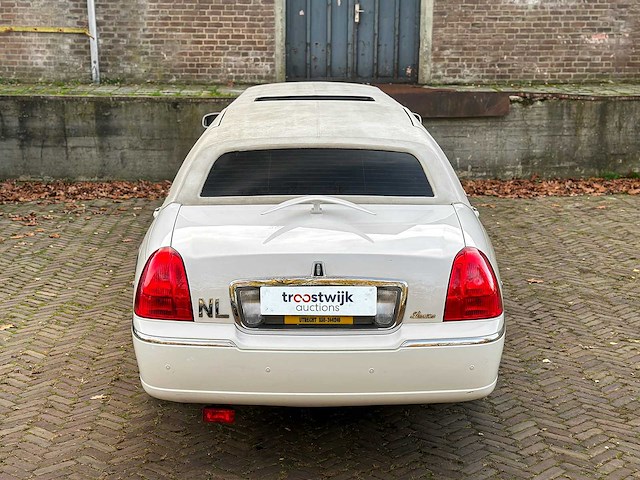 Lincoln town car 4.6 v8 signature (limousine) 204pk 2003, 62-ng-xn youngtimer - afbeelding 19 van  51