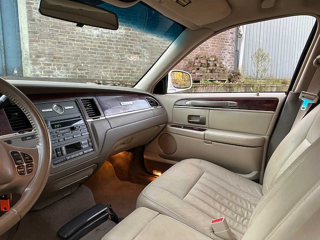 Lincoln town car 4.6 v8 signature (limousine) 204pk 2003, 62-ng-xn youngtimer - afbeelding 23 van  51