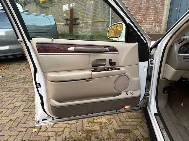 Lincoln town car 4.6 v8 signature (limousine) 204pk 2003, 62-ng-xn youngtimer - afbeelding 32 van  51