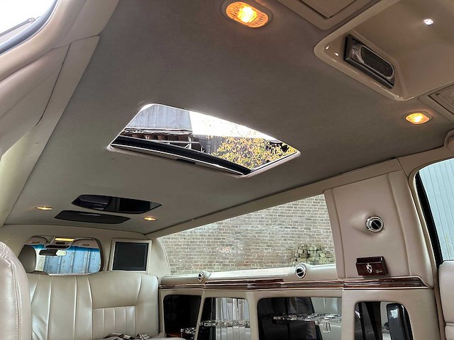 Lincoln town car 4.6 v8 signature (limousine) 204pk 2003, 62-ng-xn youngtimer - afbeelding 37 van  51
