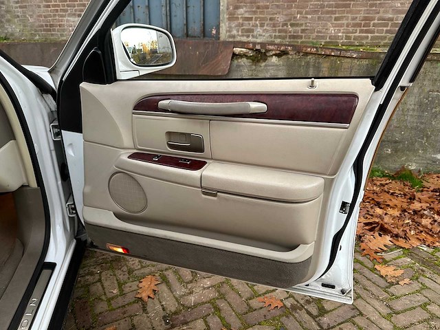 Lincoln town car 4.6 v8 signature (limousine) 204pk 2003, 62-ng-xn youngtimer - afbeelding 47 van  51