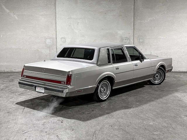 Lincoln town car 4.9 v8 signature sd 160pk 1989, k-946-bx - afbeelding 2 van  32