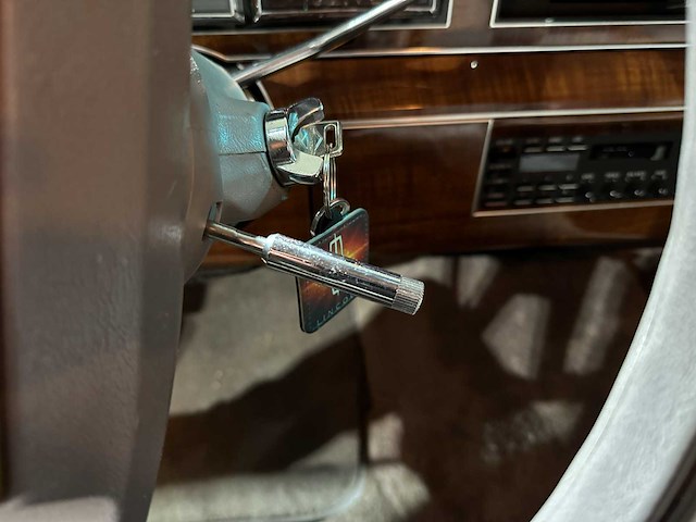 Lincoln town car 4.9 v8 signature sd 160pk 1989, k-946-bx - afbeelding 11 van  32
